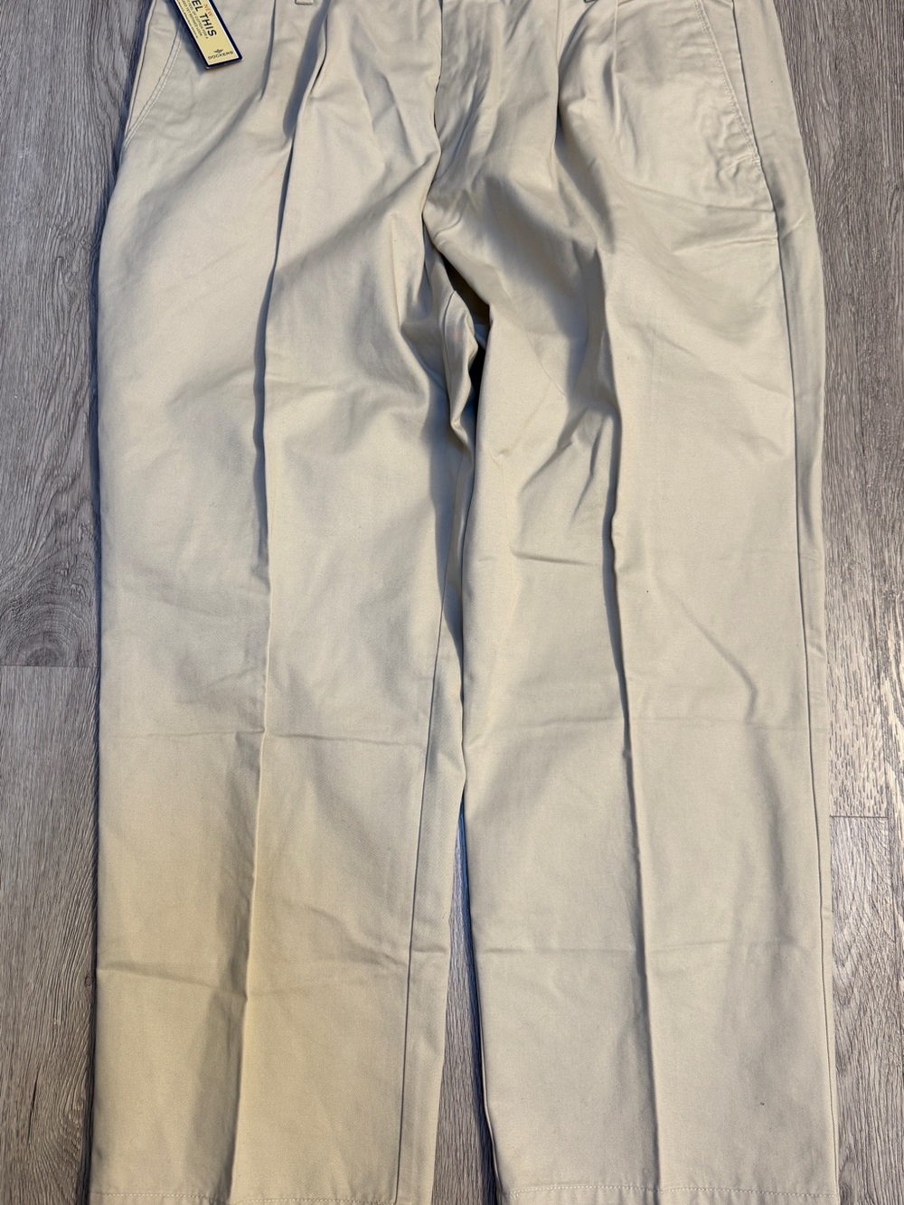 NWT Dockers Men Khaki Pants New 40x29 Pleated Relaxed Fit- Washed Chino